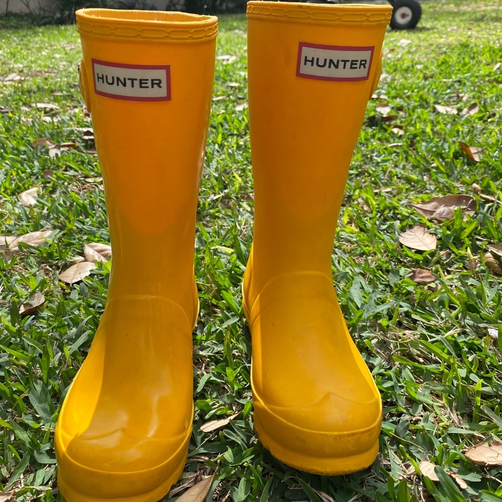 Hunter yellow rain boots